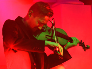 Mateusz skrzypce na event imprezę firmową Agencja Muzyczna Agencja Eventowa